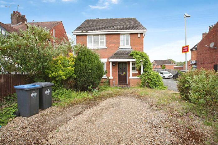 4 Bedroom Detached House For Sale In Deacon Close, Rugby, CV22