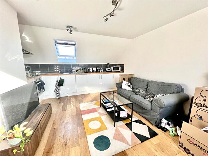 1 Bedroom Flat To Rent In Granville Road, Hove, BN3