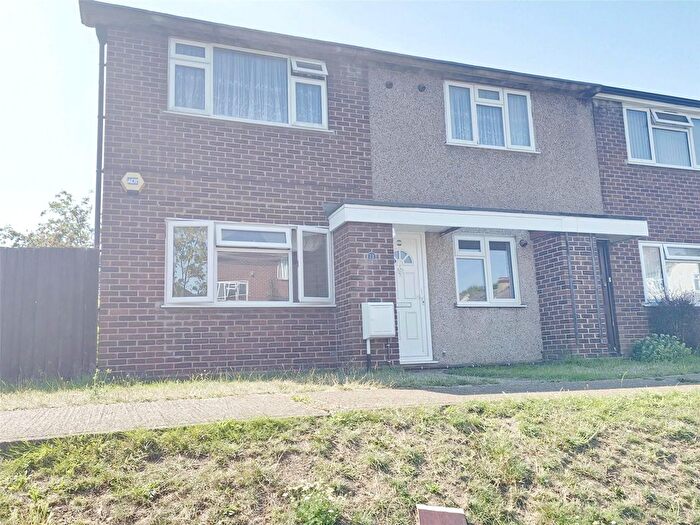 2 Bedroom Maisonette To Rent In Stirling Close, Rainham, Essex, RM13