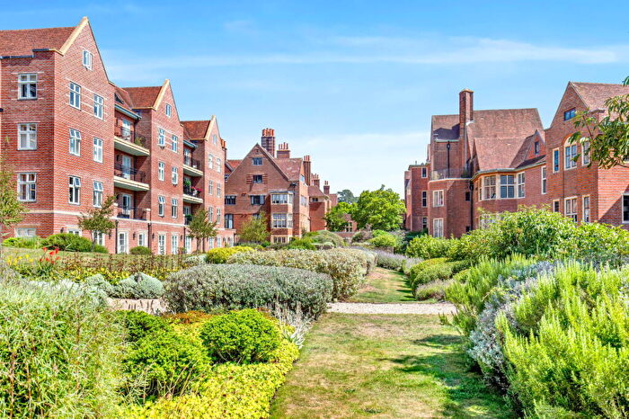 1 Bedroom Apartment For Sale In Kings Drive, Midhurst, GU29