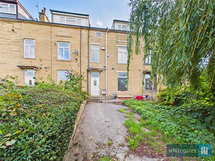 6 Bedroom Terraced House For Sale In Summerseat Place, Bradford, West Yorkshire, BD7