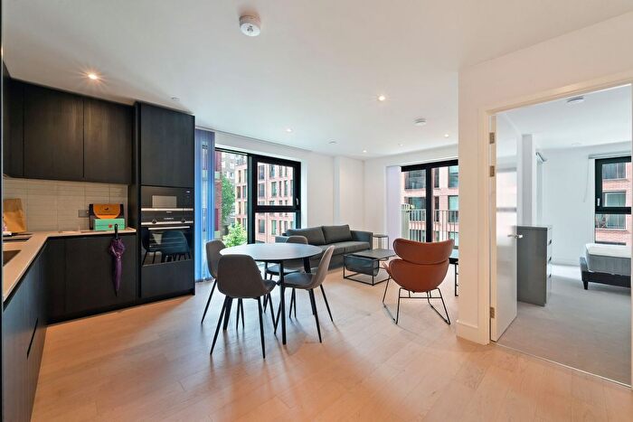 2 Bedroom Flat To Rent In Hawksbury Heights, London, SE17