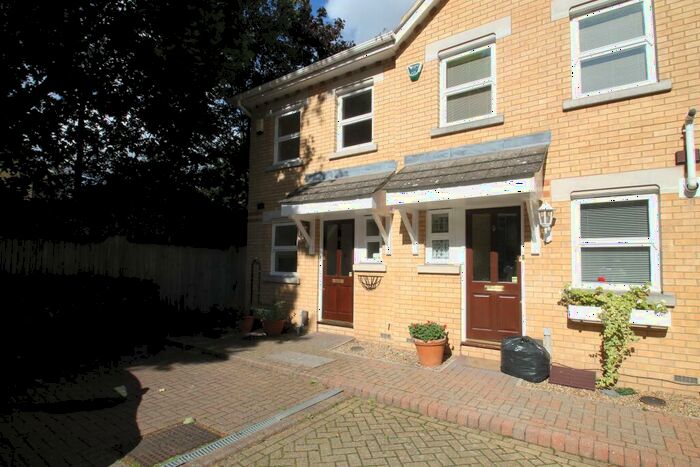 2 Bedroom End Of Terrace House To Rent In Meadside Close, BR3