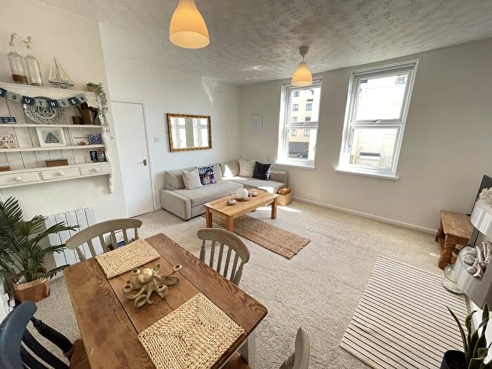 2 Bedroom Apartment To Rent In South Parade, Southsea, PO4