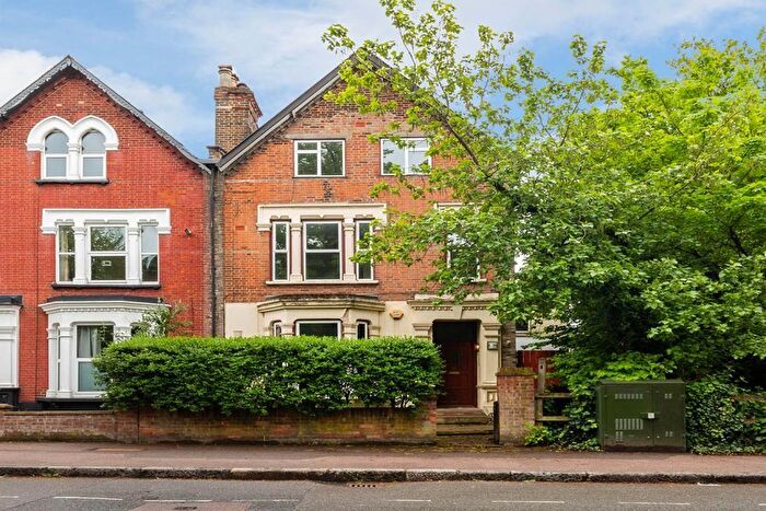 3 Bedroom Flat To Rent In Tollington Park, Finsbury Park, N4