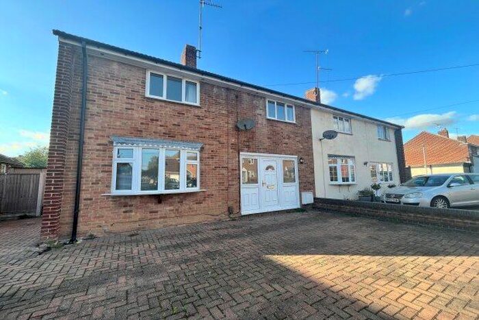 3 Bedroom Semi-Detached House To Rent In Peel Road, Chelmsford, CM2