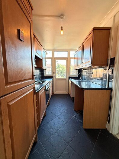 3 Bedroom Semi Detached House To Rent In First Avenue, Dagenham, London, RM10