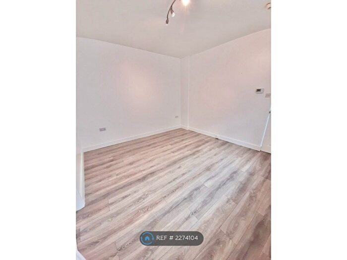 1 Bedroom Flat To Rent In Eaton Crescent, Swansea, SA1