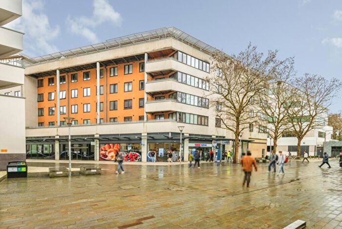 1 Bedroom Flat For Sale In Cathedral Walk, Bristol, Somerset, BS1