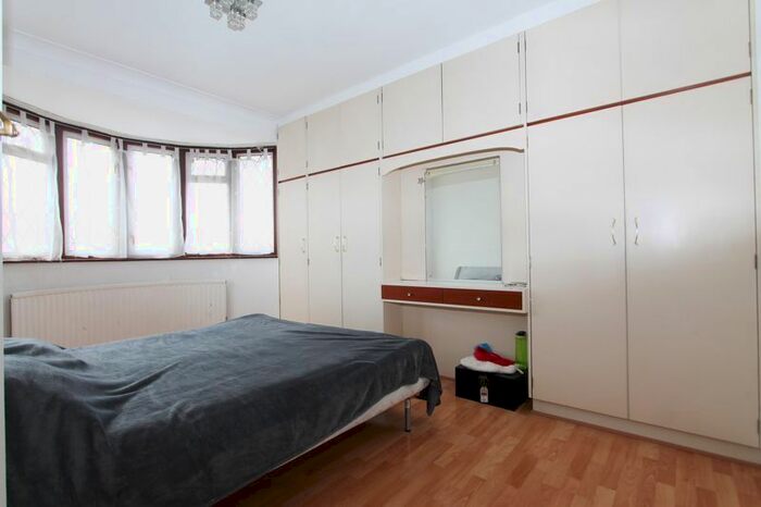 2 Bedroom Flat To Rent In Crossmead Avenue, Greenford, UB6