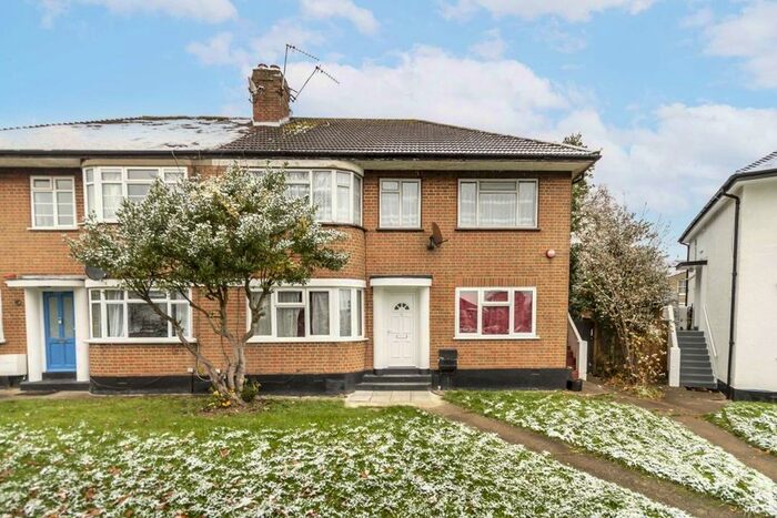 2 Bedroom Flat To Rent In Cavendish Avenue, London, W13