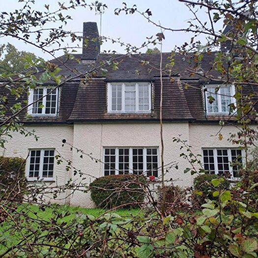 3 Bedroom Semi-Detached House To Rent In Valley Road, BS8