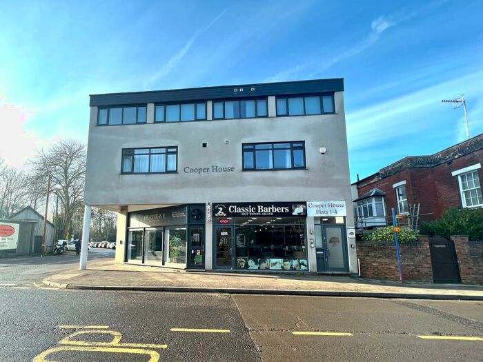 1 Bedroom Apartment To Rent In *** Refreshed Throughout! *** New Road, Hythe, SO45