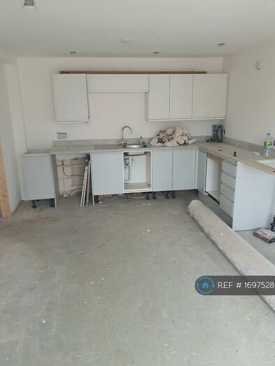 2 Bedroom Flat To Rent In Vernon Avenue, Peacehaven, BN10