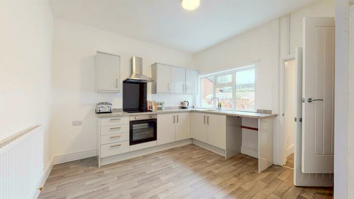 2 Bedroom Terraced House To Rent In De La Pole Avenue, Hull, HU3