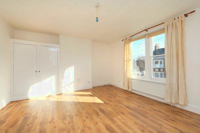 1 Bedroom Apartment To Rent In Balham Park Road, SW12