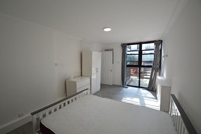 3 Bedroom Maisonette To Rent In Tachbrook Street, Pimlico, SW1V
