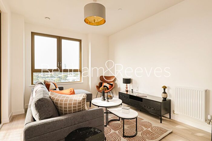 2 Bedroom Flat To Rent In Bermondsey Heights, Ilderton Road, SE15