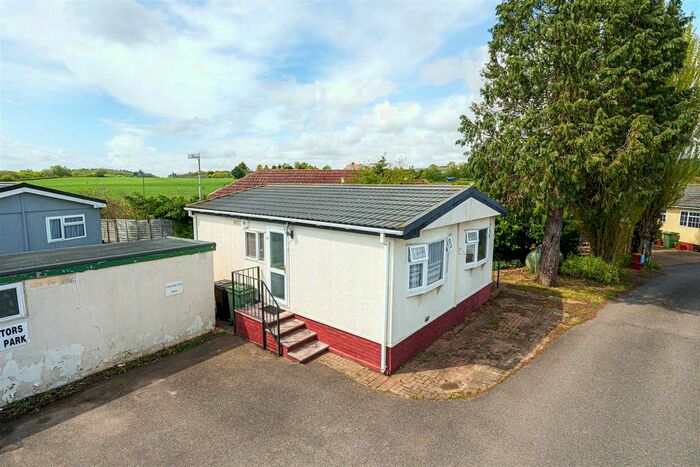 2 Bedroom Mobile/park Home For Sale In Forstal Lane, Harrietsham, Maidstone, ME17