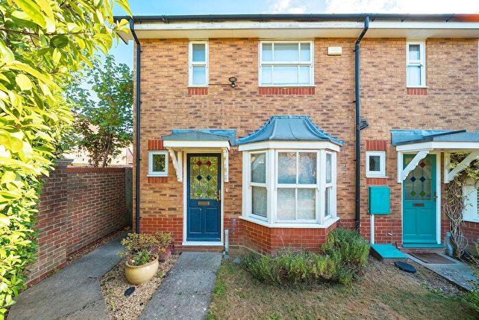 2 Bedroom End Of Terrace House For Sale In Yeovilton Place, Kingston Upon Thames, KT2
