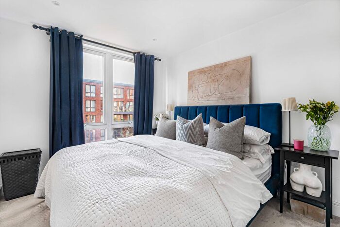 2 Bedroom Flat For Sale In Gaumont Place, London, SW2