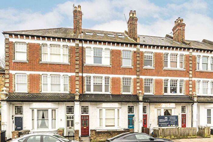 3 Bedroom Flat To Rent In Richmond Road, Twickenham, TW1