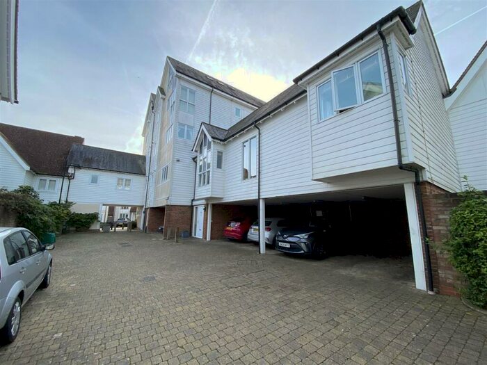 2 Bedroom Apartment To Rent In Edgar Close, Kings Hill, ME19