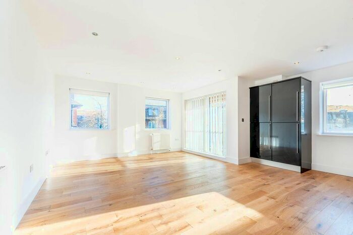 2 Bedroom Flat To Rent In Haydons Road, Wimbledon, London, SW19