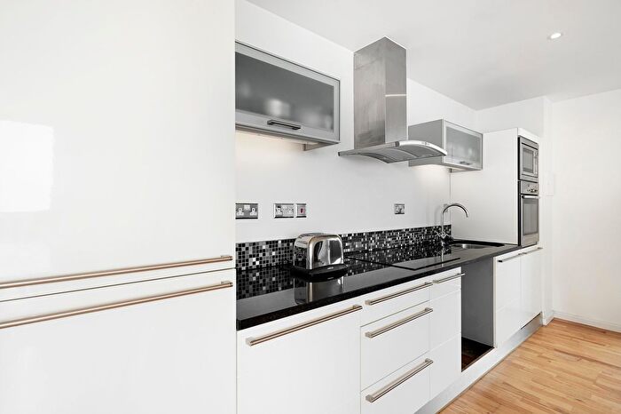 2 Bedroom Flat To Rent In Ability Place, Millharbour, E14