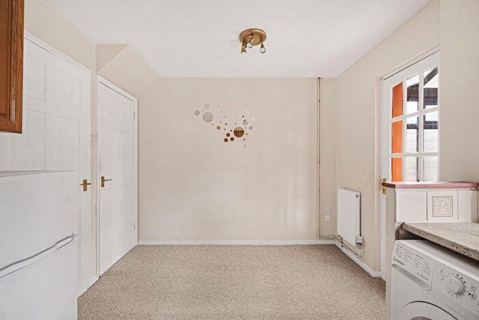 3 Bedroom End Of Terrace House For Sale In Huntingbrooke, Milton Keynes, MK8