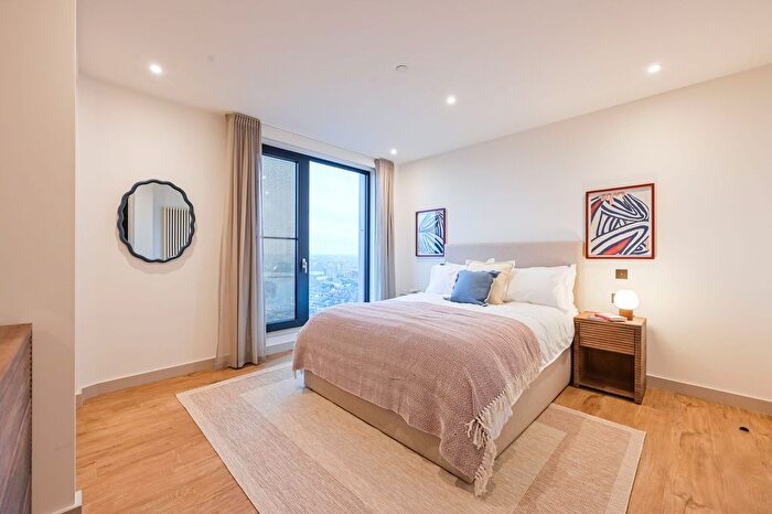 2 Bedroom Flat To Rent In Selbourne Walk, Walthamstow, E17