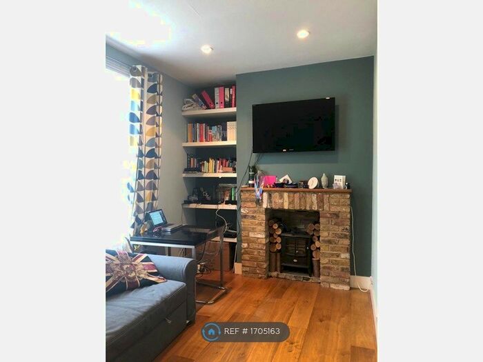 1 Bedroom Flat To Rent In Clapham Park Road, London, SW4