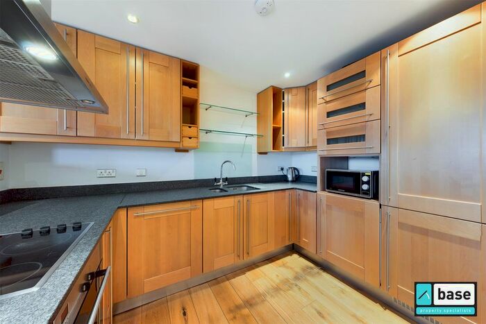 2 Bedroom Flat To Rent In Garden Walk, Shoreditch, EC2A