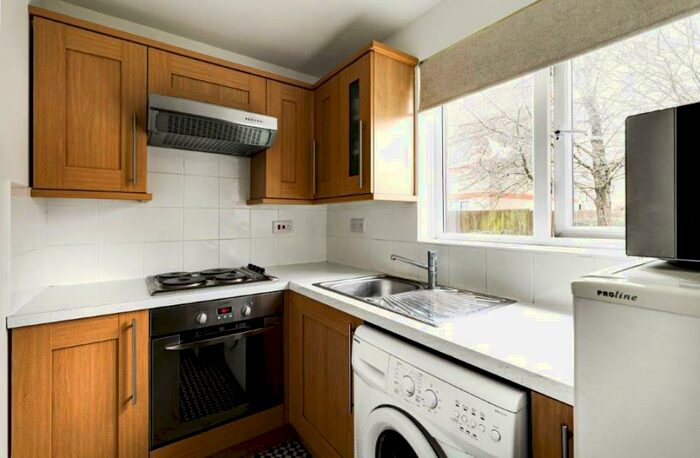 1 Bedroom Flat To Rent In Plowman Close, Edmonton, N18