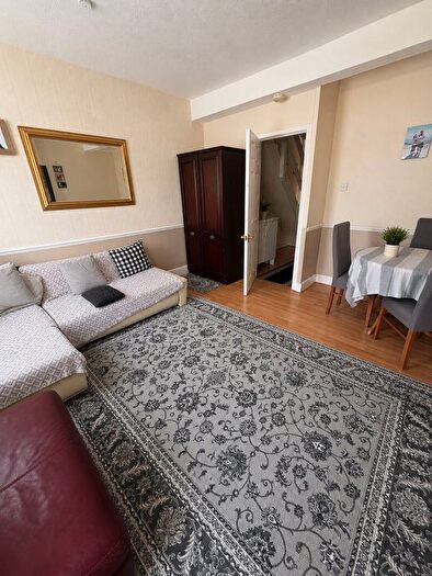 2 Bedroom Maisonette To Rent In Hitchin Road, Luton, LU2