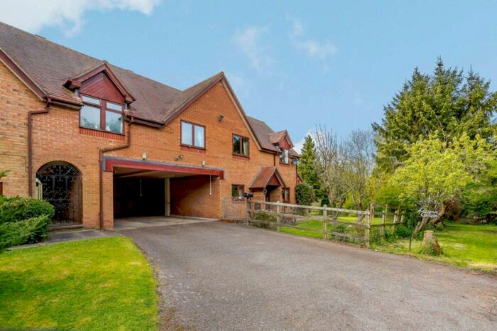 3 Bedroom Semi-Detached House To Rent In Leasowe Cottage Southam Road, CV31