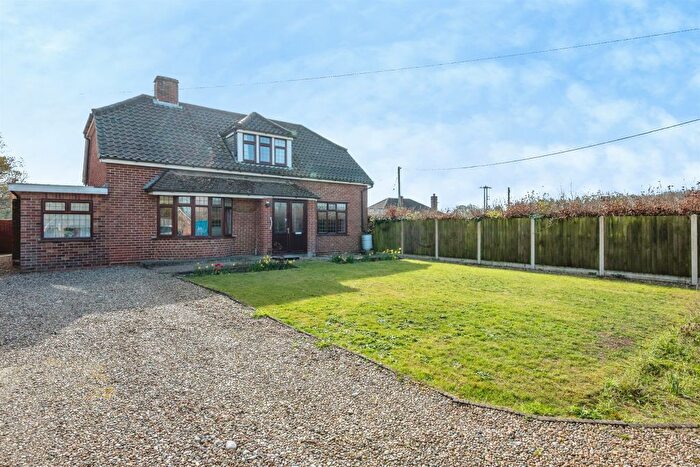 3 Bedroom Bungalow For Sale In Norwich Road, Cawston, Norwich, NR10