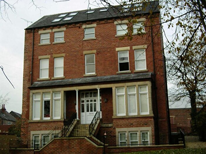 2 Bedroom Apartment To Rent In Broomfield Crescent, Leeds, LS6