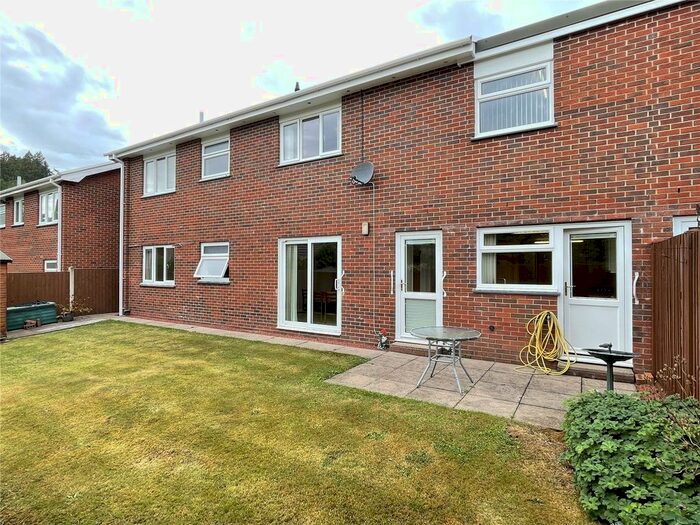 4 Bedroom Link Detached House For Sale In Tanyrallt, Llanidloes, Powys, SY18