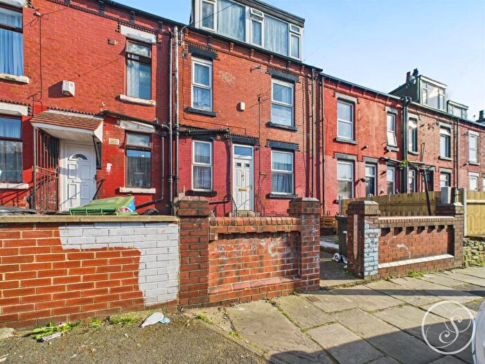 3 Bedroom Terraced House For Sale In Nowell Grove, Leeds, LS9