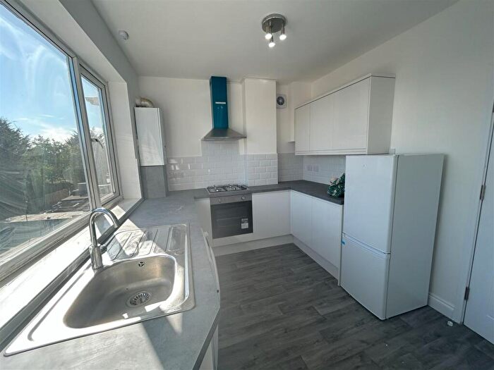 2 Bedroom Flat To Rent In Drayton Waye, Harrow, Greater London, HA3