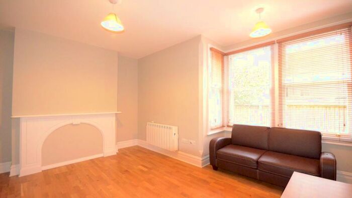 Apartment To Rent In Clarence Road, SL4