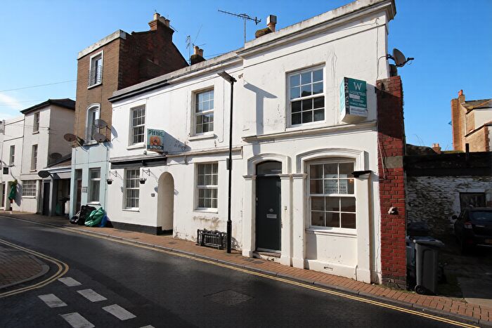 2 Bedroom Flat To Rent In Castle Street, Ryde, PO33