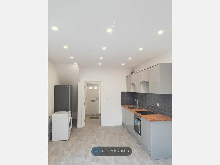 2 Bedroom Flat To Rent In Abbeydale Road, Sheffield, S7