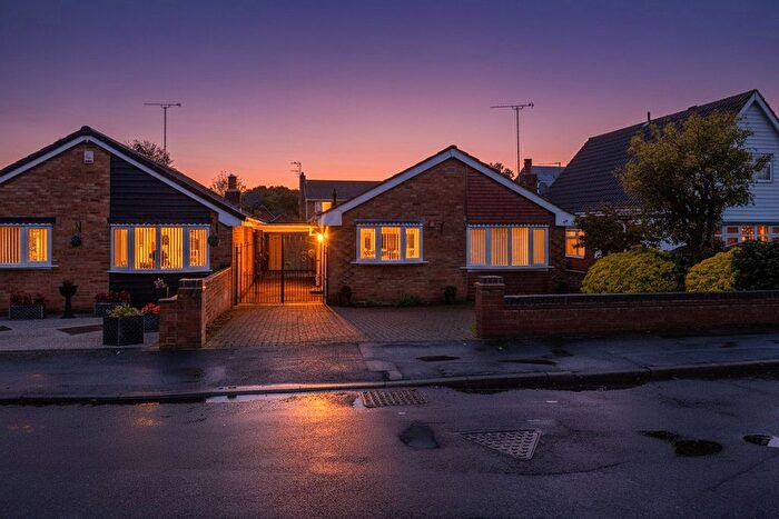 2 Bedroom Bungalow For Sale In Lindholme Drive, Doncaster, DN11