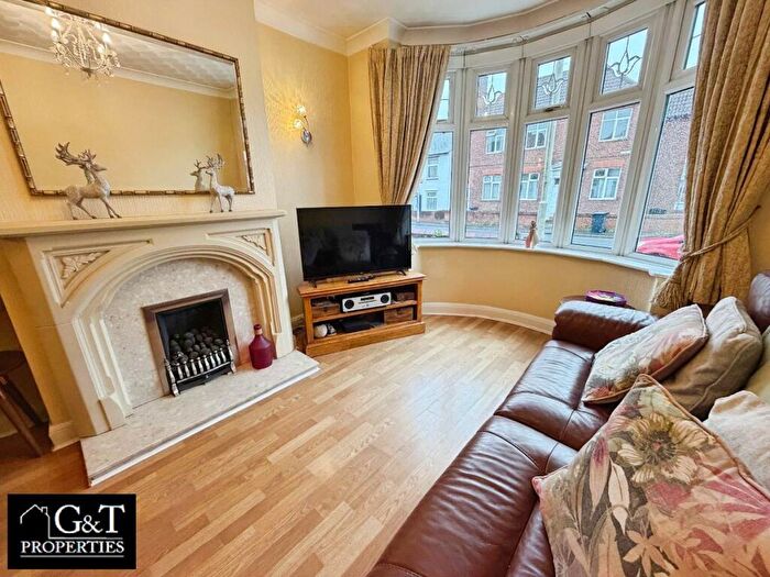 5 Bedroom Semi Detached House For Sale In Commonside, Brierley Hill, DY5