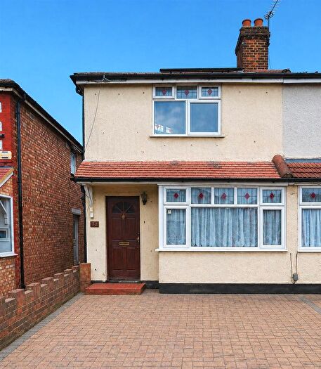 Studio To Rent In Wood End Gardens, Northolt, UB5