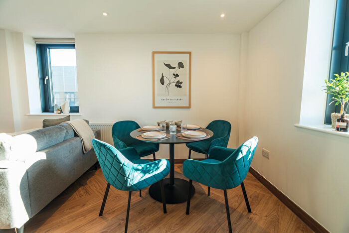 3 Bedroom Apartment To Rent In Apt, Live Oasis Merrion Street Gardens #, LS2