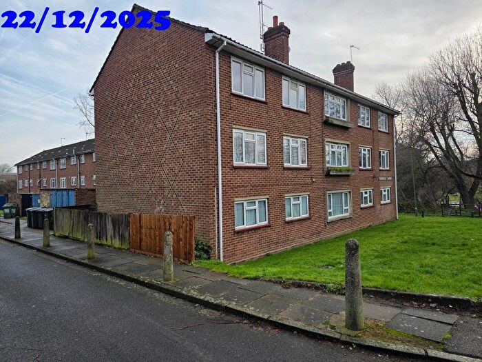 3 Bedroom Flat To Rent In Chaville Court, Beaconsfield Road, N11