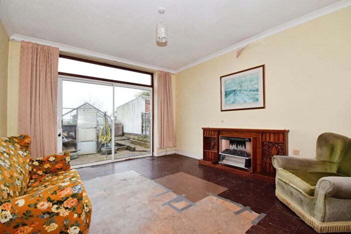 2 Bedroom Bungalow For Sale In Aylestone Lane, Wigston, Leicestershire, LE18